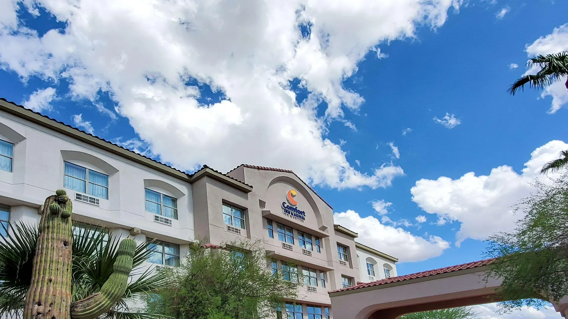 Comfort Inn & Suites Tempe Phoenix Sky Harbor Airport 3*,